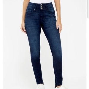 Size 28 KanCan Skinny